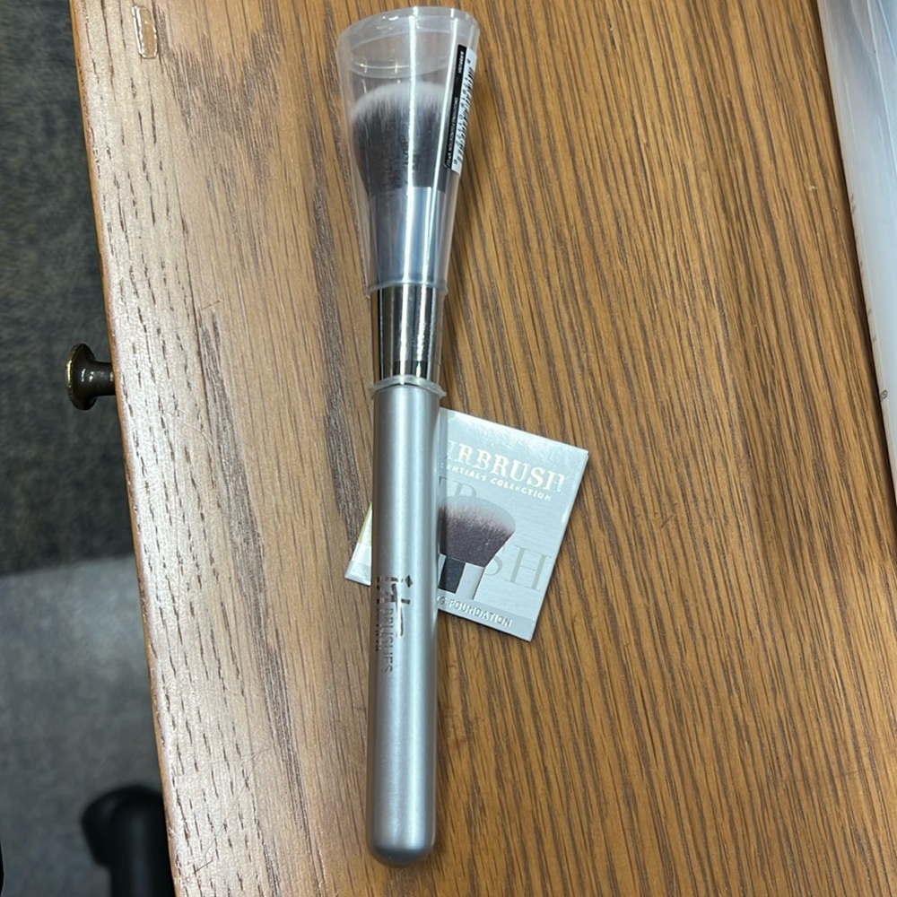 It Cosmetics airbrush foundation brush.